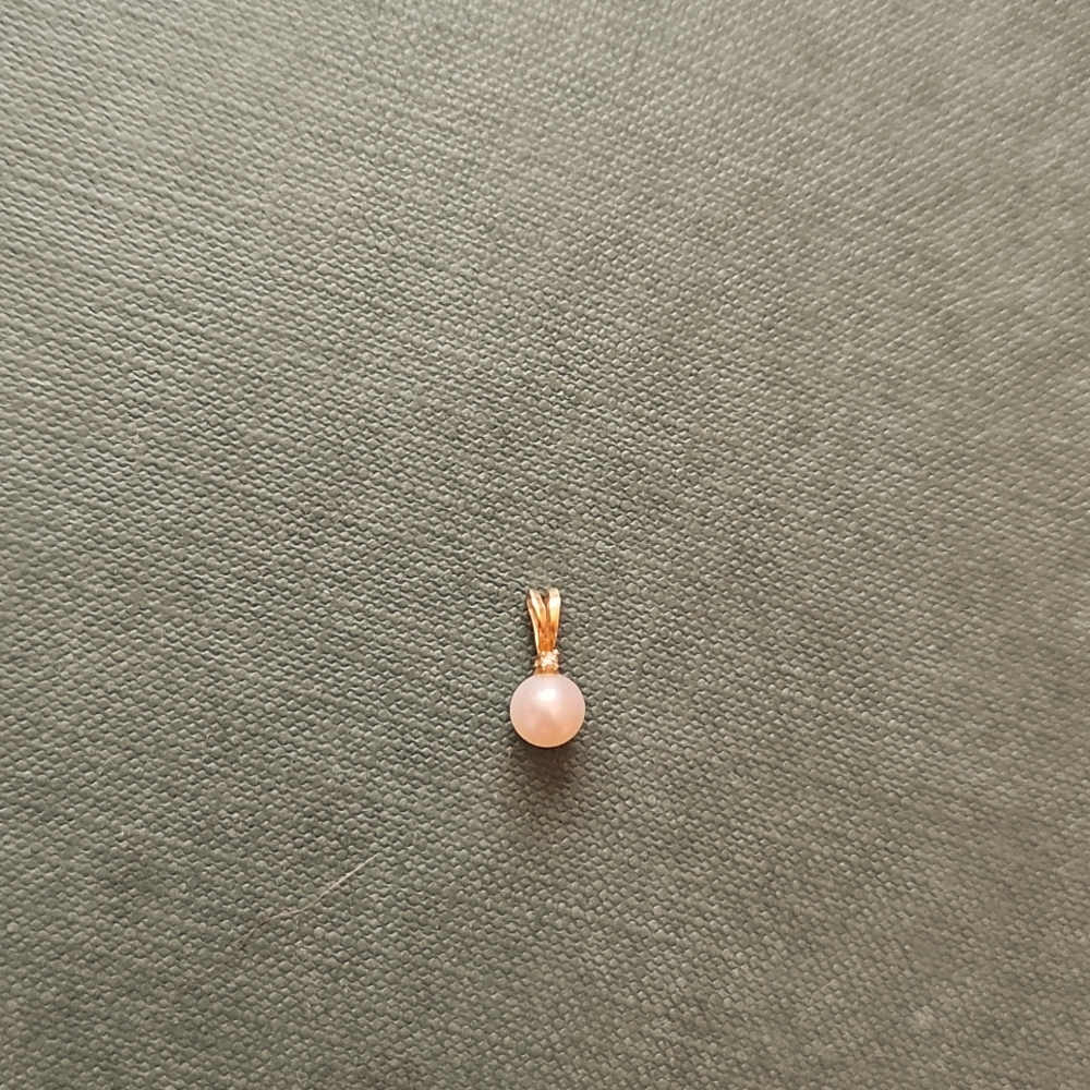 Pearl and diamant pendant
